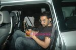 Aamir Khan snapped with his IPAD in Novotel Hotel on 6th Jan 2011 (3).JPG